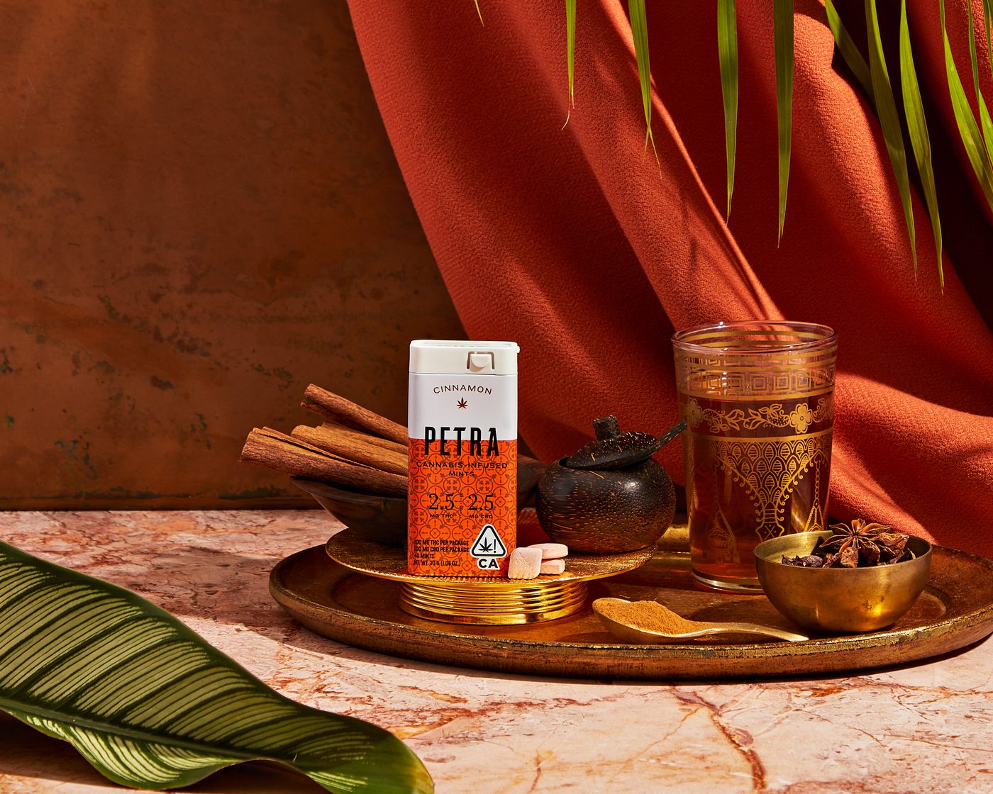 Petra Cinnamon tin in a lifestyle scene